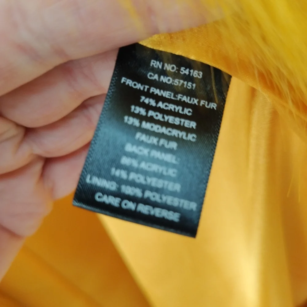 MARC NY Andrew Marc Faux Fur Golden Color Vest NWT - Picture 8 of 8